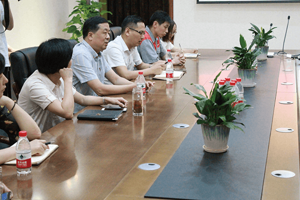 市人大副主任莅临我司参观考察 市人大副主任莅临我司参观考察